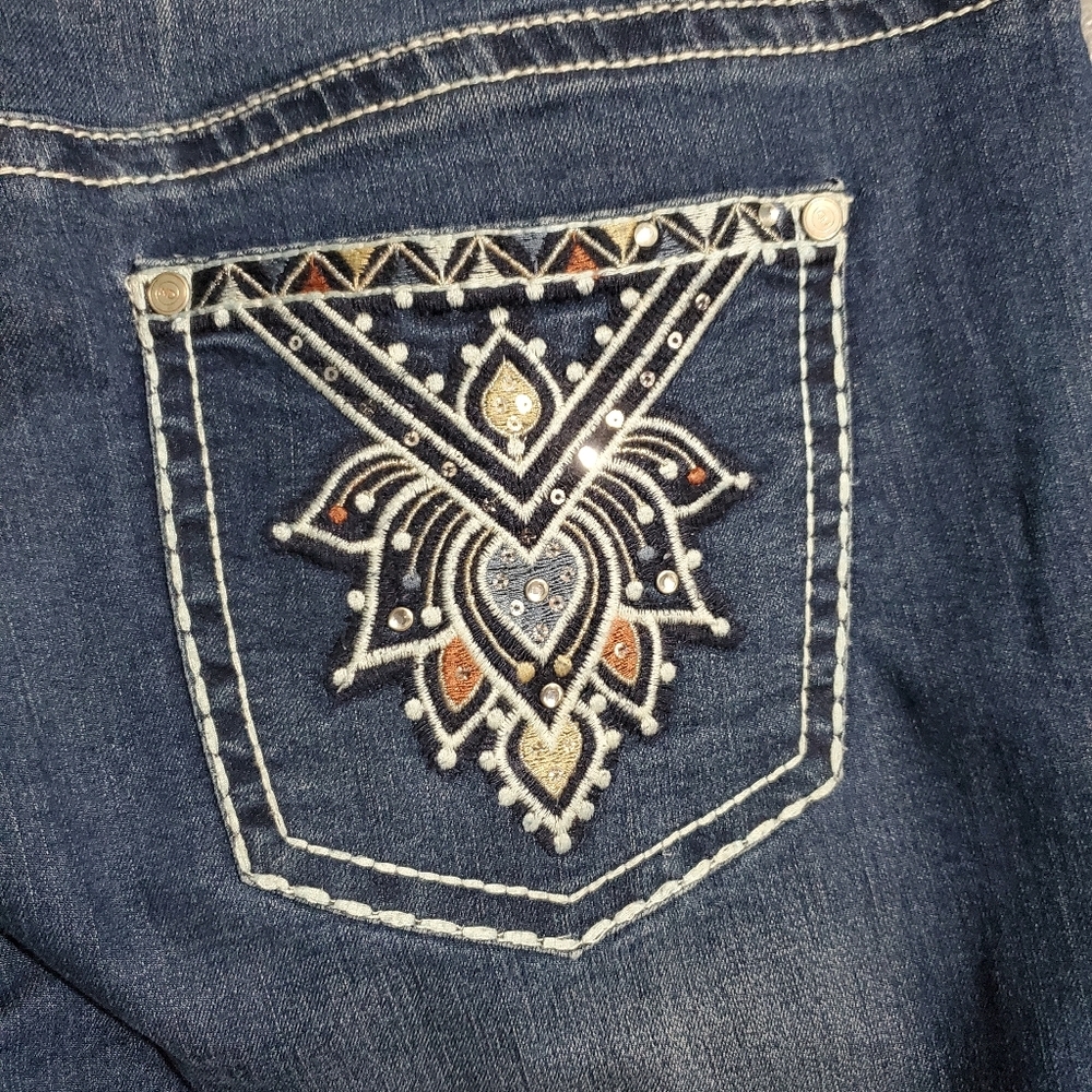 New Directions Womens Crop Jeans Southwestern Embroidered Pockets Size 12
